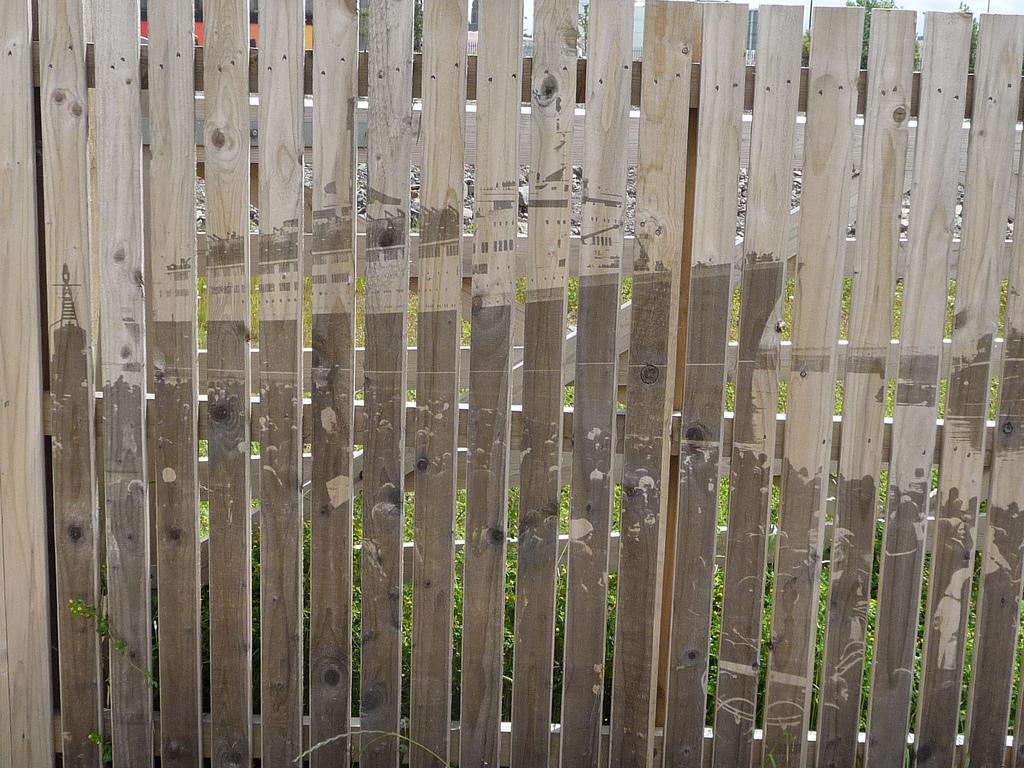Clydebank College Fence.jpg